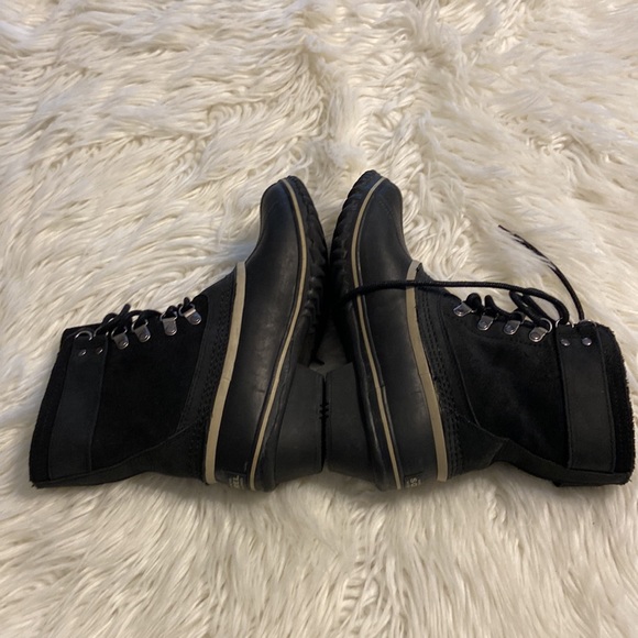 SOREL Boots size 8 color black  and some tan excellent condition see all photos - Picture 8 of 12